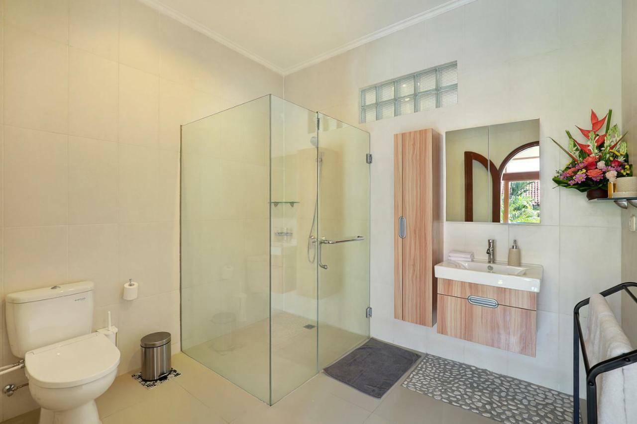 Villa Nova Legian Buitenkant foto